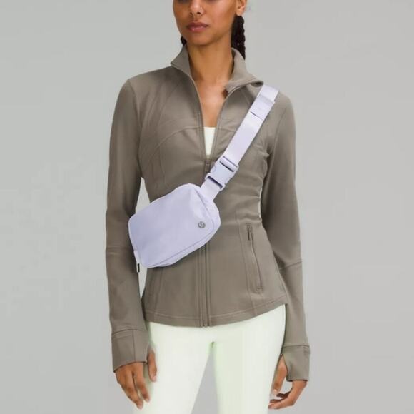 Lululemon Arhletica Everywhere Belt/Sling Bag 1L | Lavender Frost | NEW/NWT!! - Picture 13 of 16